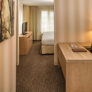 King Room Accessible Tub Mobility Hearing Access